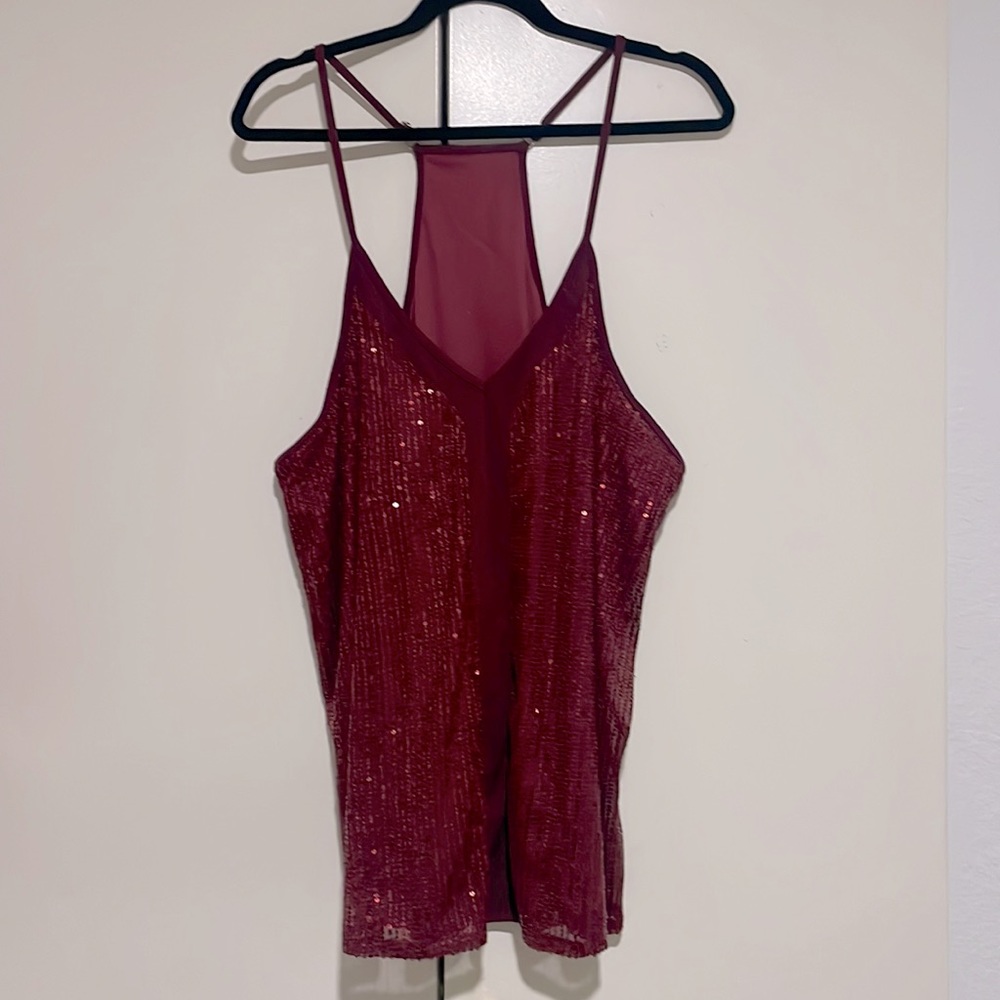 Red sequin, adjustable strap top XL 😍